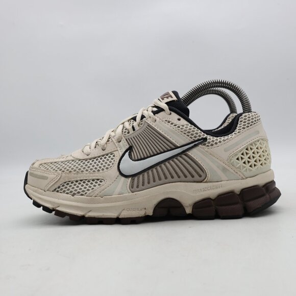Nike Air Zoom Vomero 5 Phantom Women’s Size 6.5 White Brown Grey FJ2028-001 - Picture 4 of 10